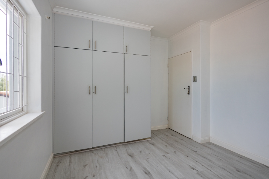 4 Bedroom Property for Sale in Bloubergrant Western Cape